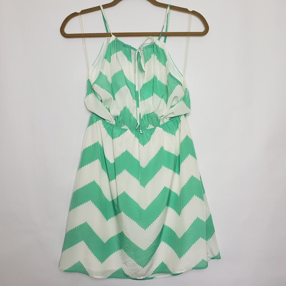Francesca's Chevron Mint White Sleevele Dress - Picture 2 of 7
